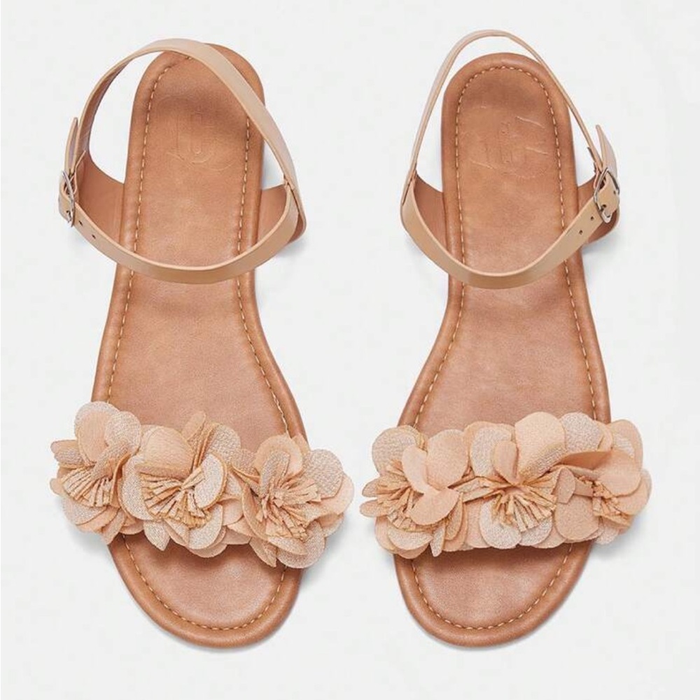 NWOT SIZE 41 approx size 9 Floral Tan Sandals